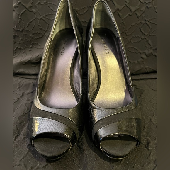 Black Patent/Suede Nine West Peep Toe - Picture 1 of 4
